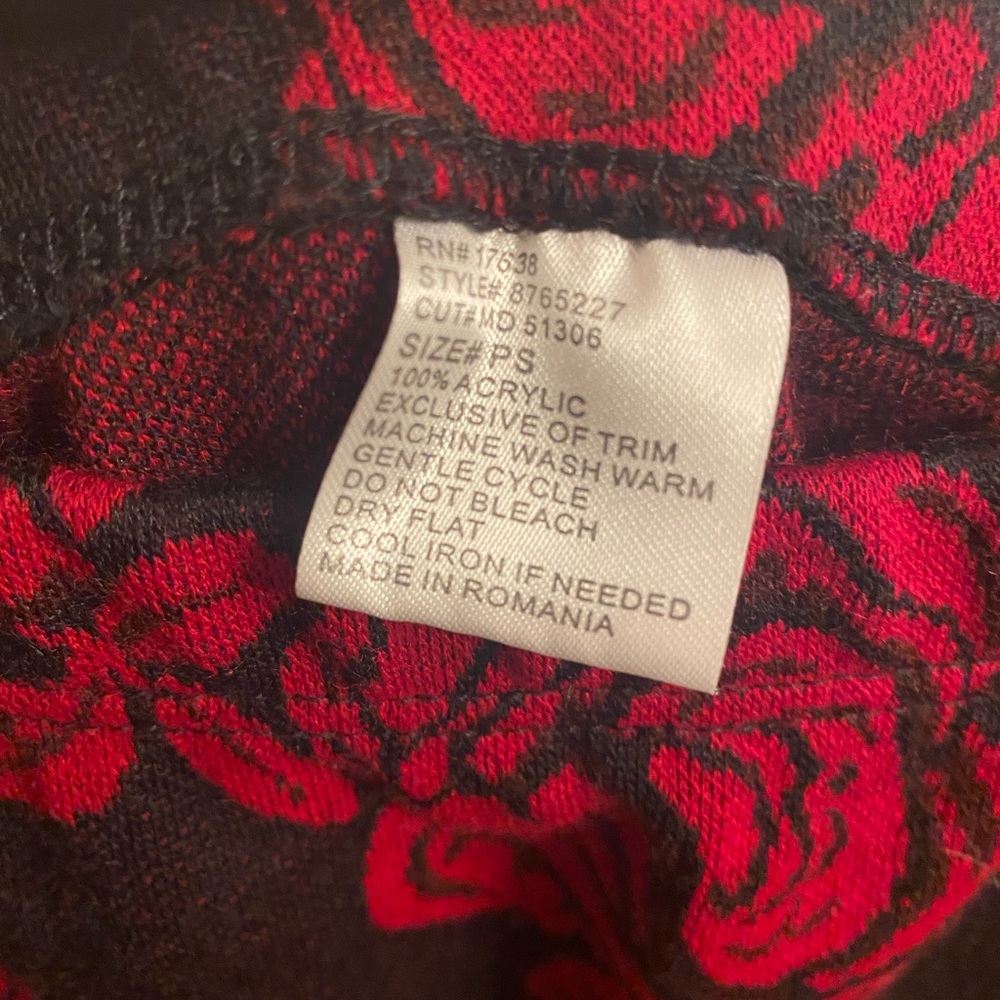 🌟Host Pick!!🌟Black & Red Floral Rose Skirt. - Picture 4 of 6